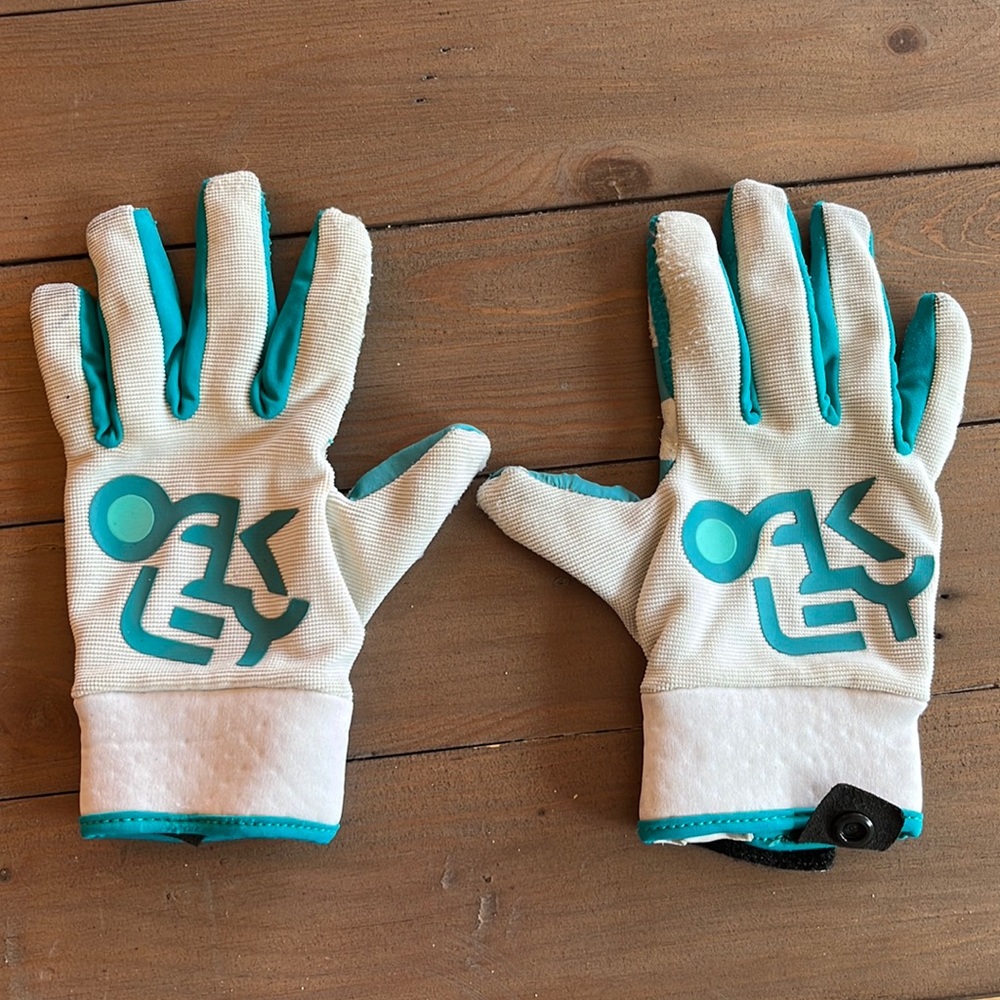 Oakley women’s gloves